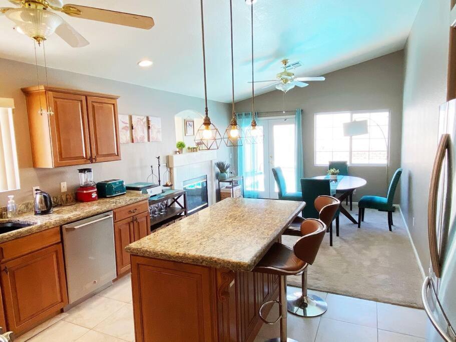 Amazing Heated Pool And Private Hot Tub 3Br In Heart Of Lv Villa Las Vegas Esterno foto